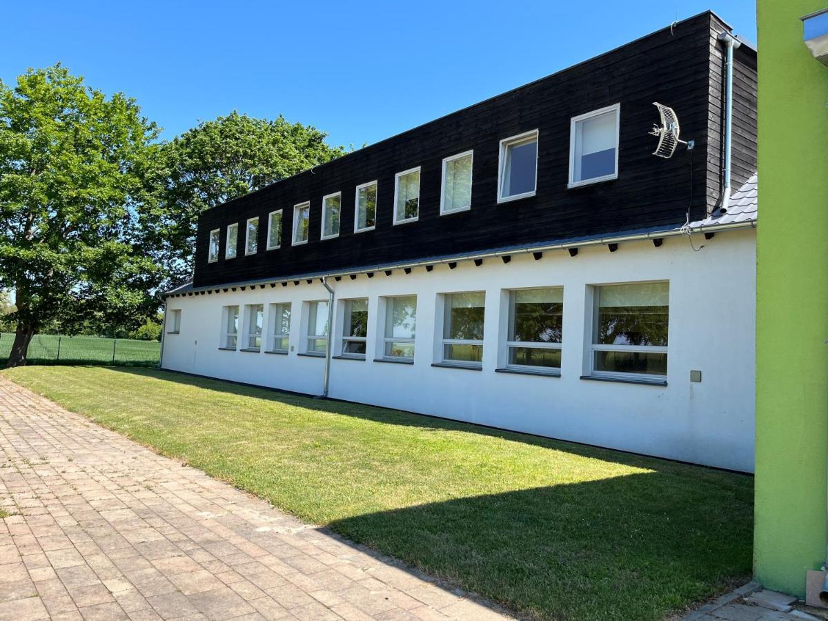 Osrodek Konferencyjno-Wypoczynkowy Vandrarhem Chojna Exteriör bild